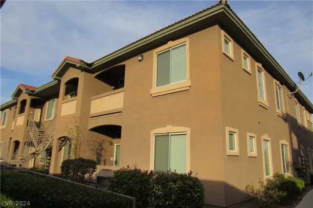 MLS: 2570388 Condo For Sale