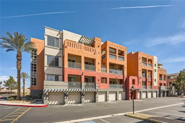 MLS: 2570413 Condo For Sale