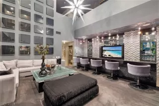 Photo #4: 2570423 Listing