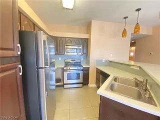 Photo #6: 2570428 Listing