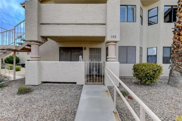 MLS: 2570516 Condo For Sale