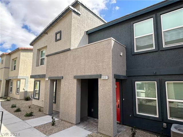 MLS: 2570518 Condo For Sale