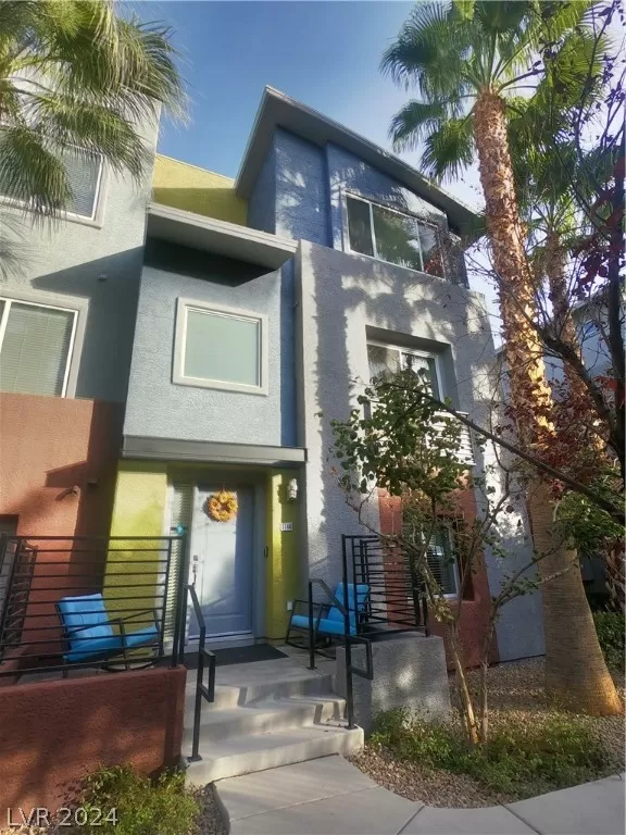 MLS: 2570564 Condo For Sale