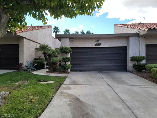 MLS: 2570587 Condo For Sale