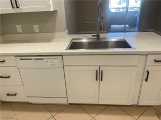 Photo #3: 2570612 Listing