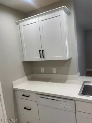 Photo #4: 2570612 Listing