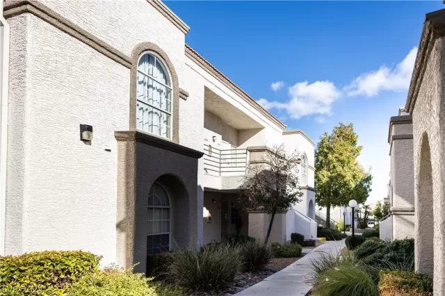 MLS: 2570633 Condo For Sale