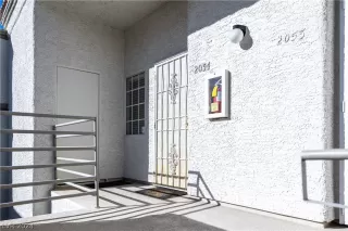 Photo #2: 2570633 Listing