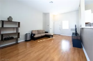 Photo #6: 2570633 Listing