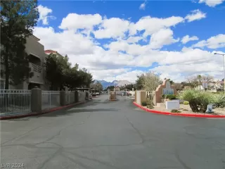 Photo #4: 2570698 Listing