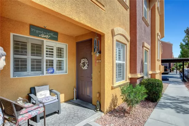 MLS: 2570726 Condo For Sale