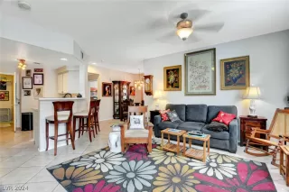 Photo #2: 2570726 Listing