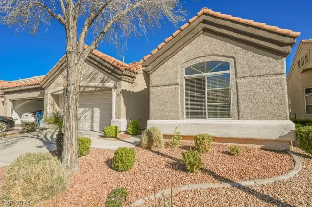 MLS: 2570733 Condo For Sale