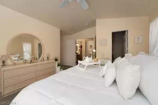 Photo #5: 2570757 Listing