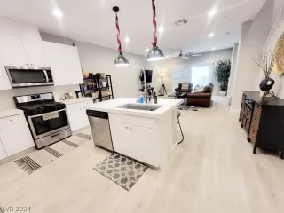 Photo #6: 2570769 Listing