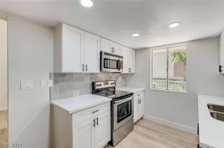 Photo #6: 2570800 Listing