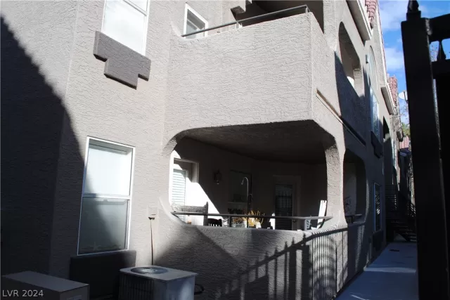 MLS: 2570853 Condo For Sale