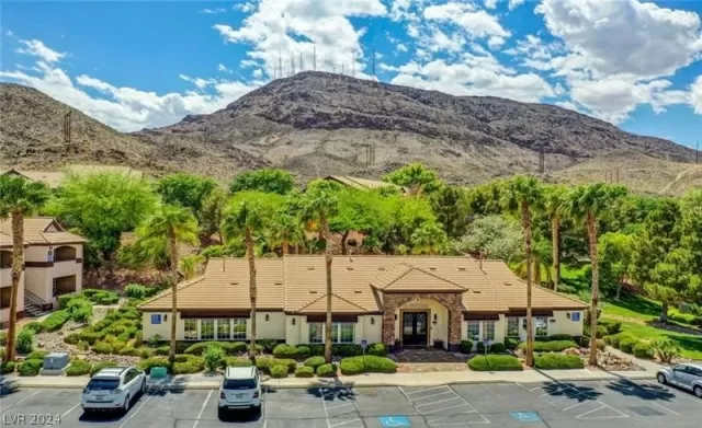 MLS: 2570864 Condo For Sale