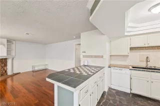 Photo #6: 2570873 Listing