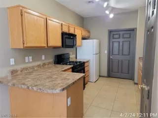 Photo #5: 2570876 Listing