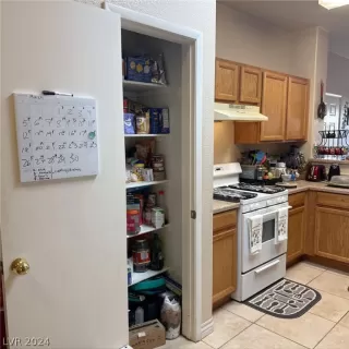 Photo #2: 2570885 Listing