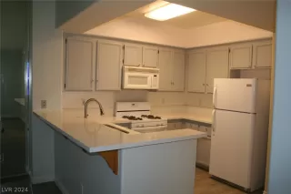 Photo #2: 2570906 Listing 