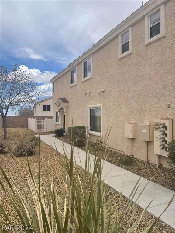 MLS: 2570917 Condo For Sale