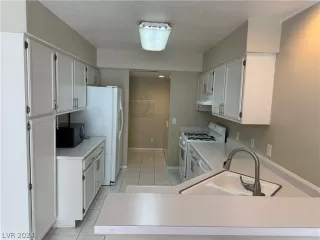 Photo #6: 2570956 Listing 