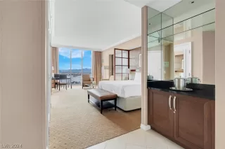 Photo #5: 2571033 Listing