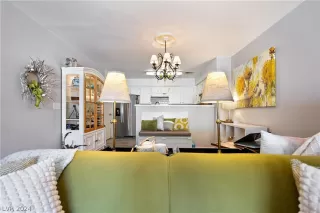 Photo #6: 2571035 Listing