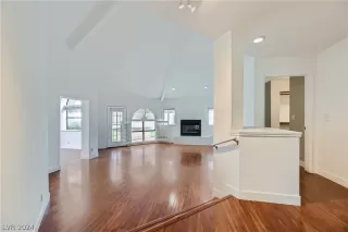 Photo #4: 2571062 Listing