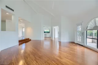 Photo #5: 2571062 Listing