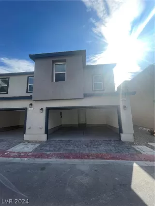 Photo #1: 2571068 Listing 