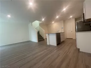 Photo #3: 2571068 Listing 