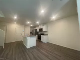 Photo #4: 2571068 Listing 