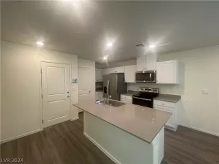 Photo #5: 2571068 Listing 