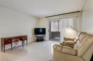 Photo #2: 2571082 Listing