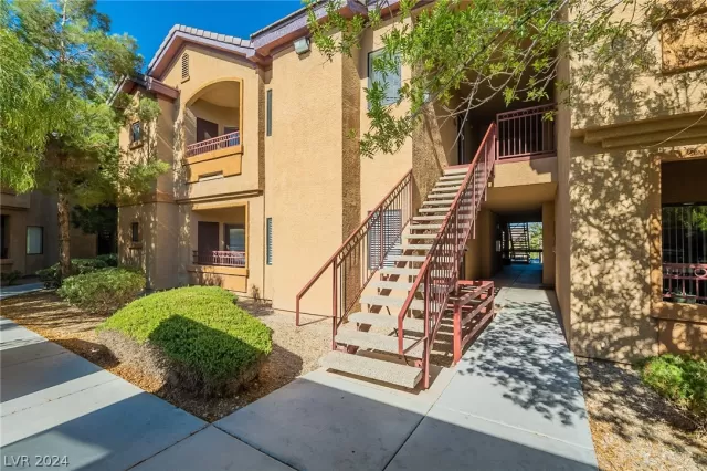 MLS: 2571086 Condo For Sale