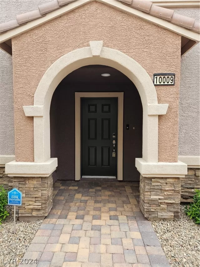 MLS: 2571095 Condo For Sale