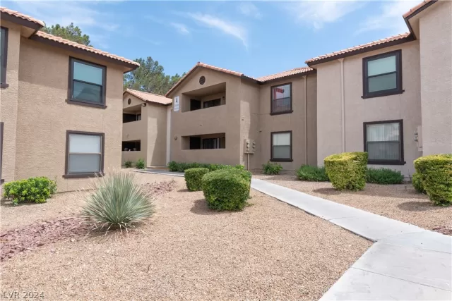 MLS: 2571143 Condo For Sale