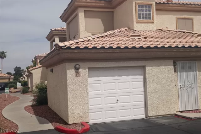 MLS: 2571155 Condo For Sale