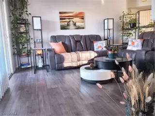 Photo #4: 2571155 Listing