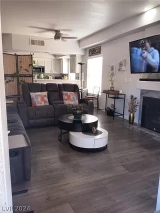 Photo #6: 2571155 Listing