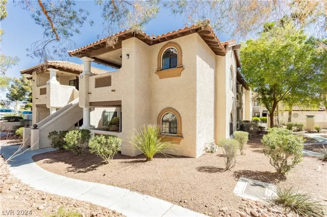 MLS: 2571160 Condo For Sale