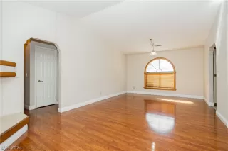 Photo #4: 2571160 Listing