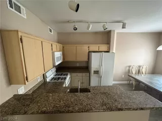 Photo #4: 2571166 Listing