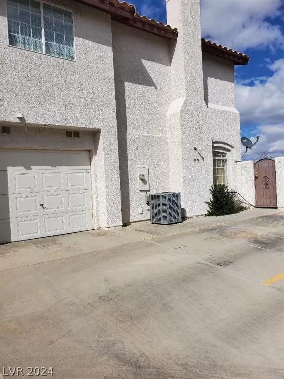 MLS: 2571296 Condo For Sale