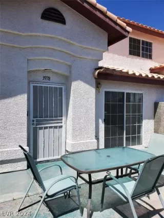 Photo #2: 2571296 Listing