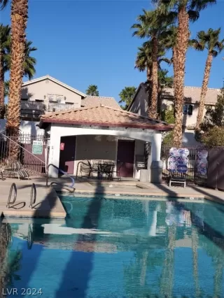 Photo #4: 2571296 Listing