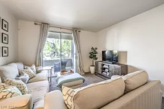 Photo #5: 2571340 Listing